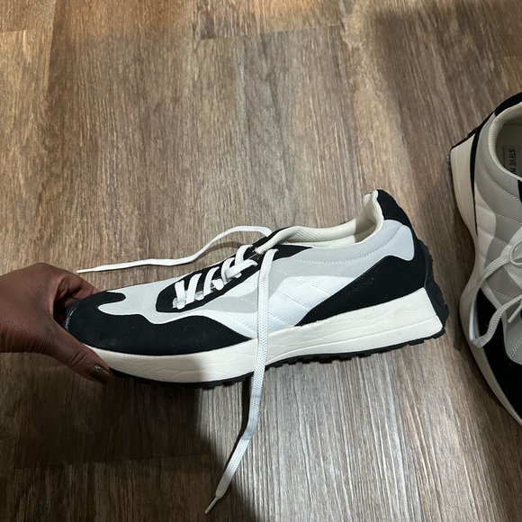 Steve Madden Stylish Black and White Men's Sneakers - Picture 5 of 7